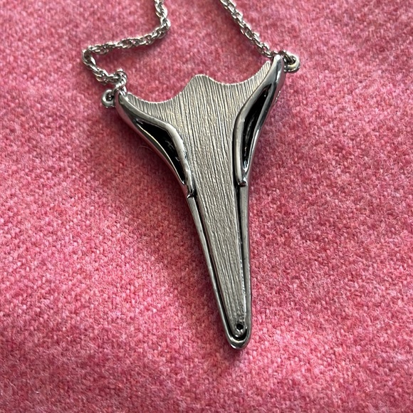 Vase Flower holder necklace, pendant. Like new condition. - Picture 7 of 13